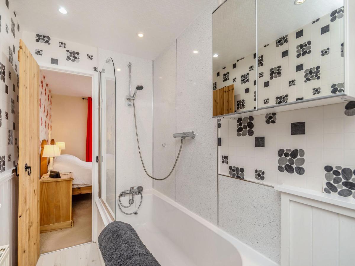Esklets Cottage Уитби Екстериор снимка
